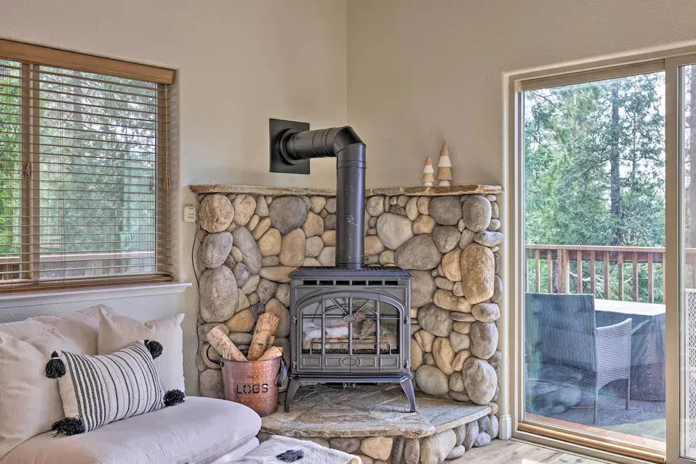 Near Hiking + Wineries: Arnold Cabin w/ Deck