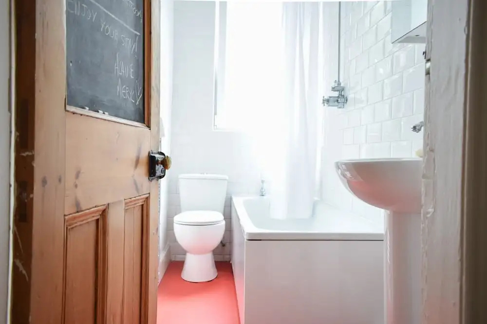 1 Bedroom Apartment in Traditional Edinburgh Tenement