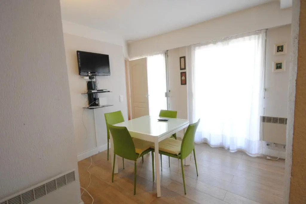 Le Palais Rouaze / Beg4012 / 2p