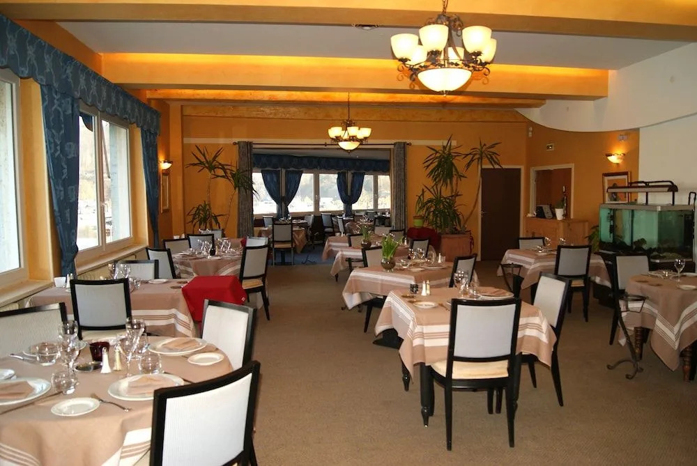 Logis Hôtel Le Bellevue