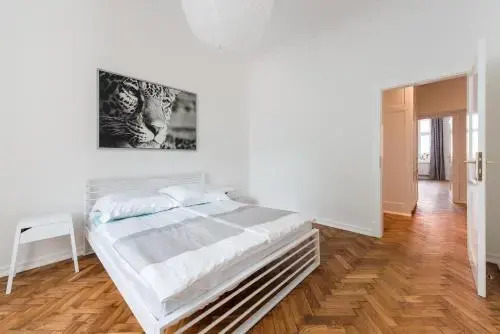Sunny Old Town Apartments