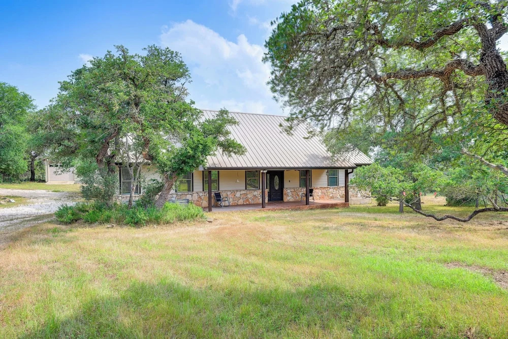 San Marcos Home w/ Fire Pit ~ 10 Mi to Downtown!