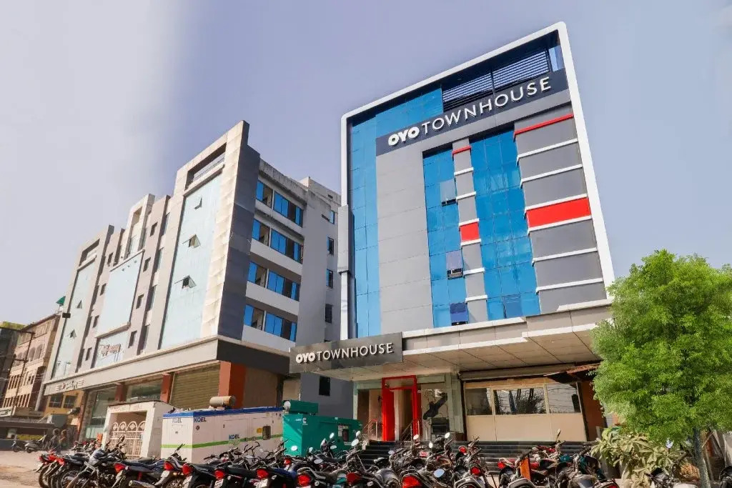 325 South Tukoganj by Oyo Rooms