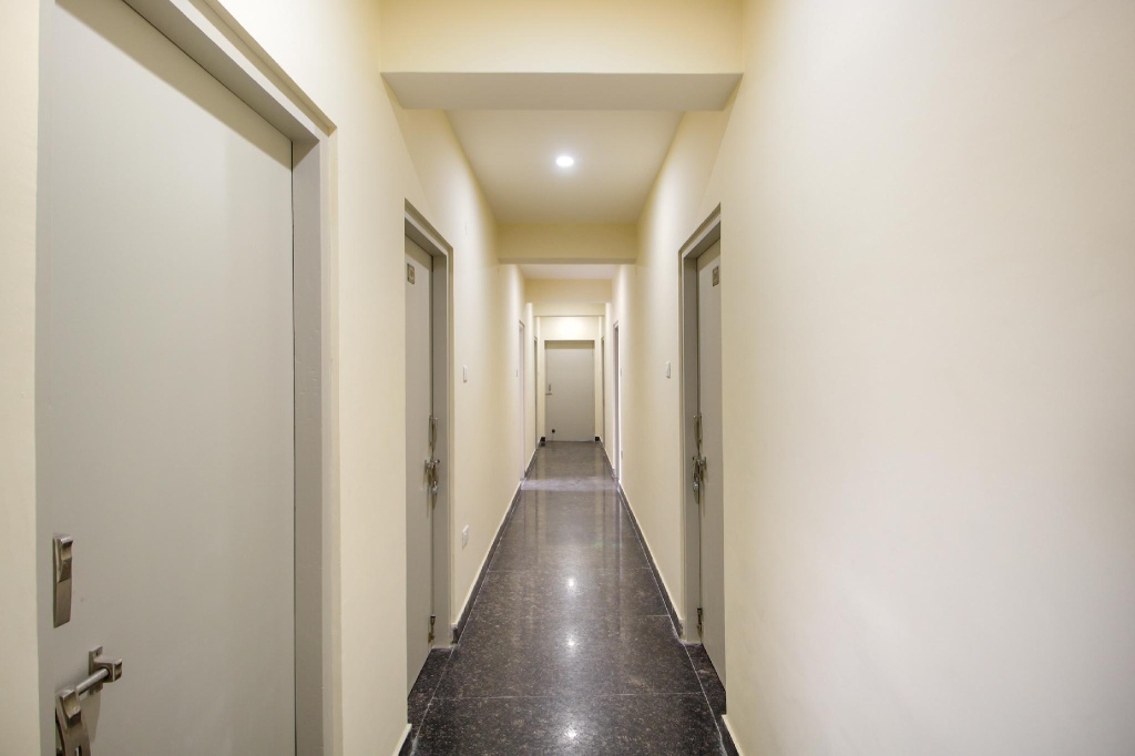 OYO 43050 Hotel Royal Residency