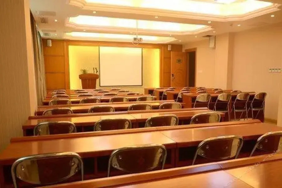 Vienna Hotel (Shenzhen Henggang & Tangkeng Metro Station)