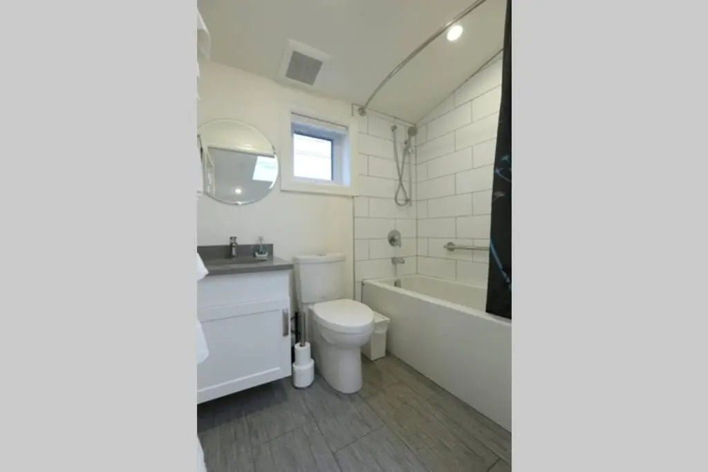 Vancouver Traveller Cottage
