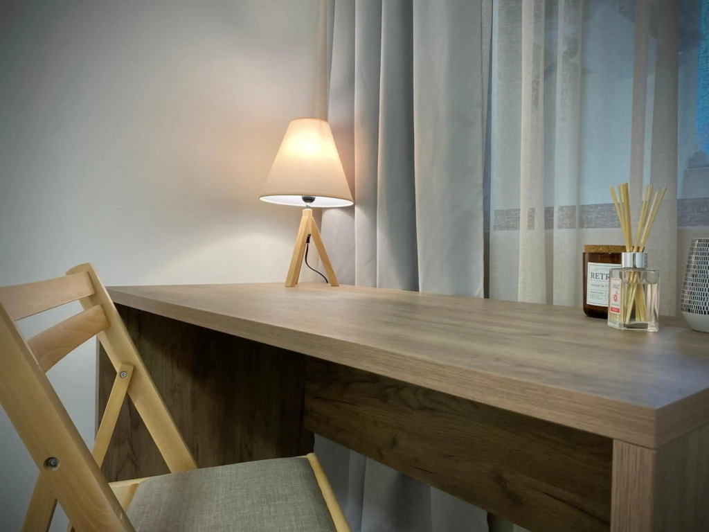 Spacious & Cozy 2 bed Apartment with Work Space & Fast Wi-fi
