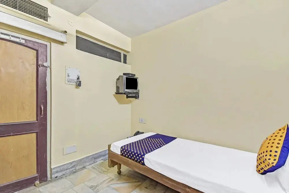 Hotel Sarfaraz Palace by OYO Rooms