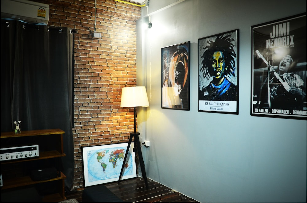 GOODFELLAS THONG LO HOSTEL #No check-in after 5pm #Please submit arrival time after booking