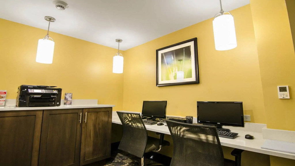 Staybridge Suites Marquette by IHG