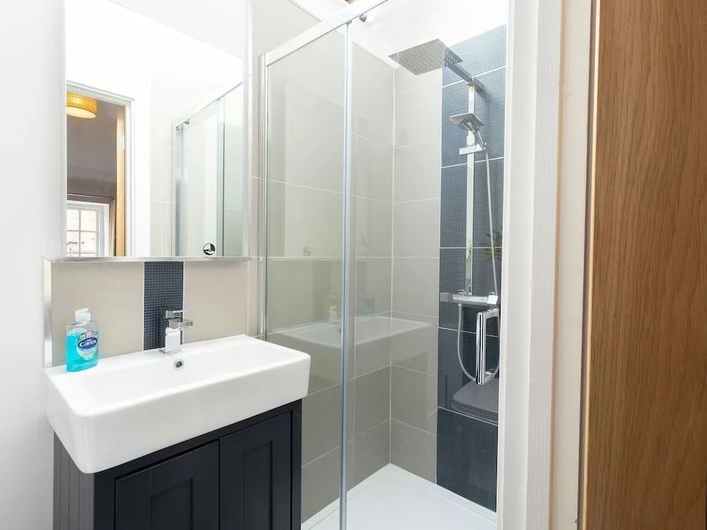Beautifully Renovated 1880s Coach House With Hot Tub, on Edge of Peak District
