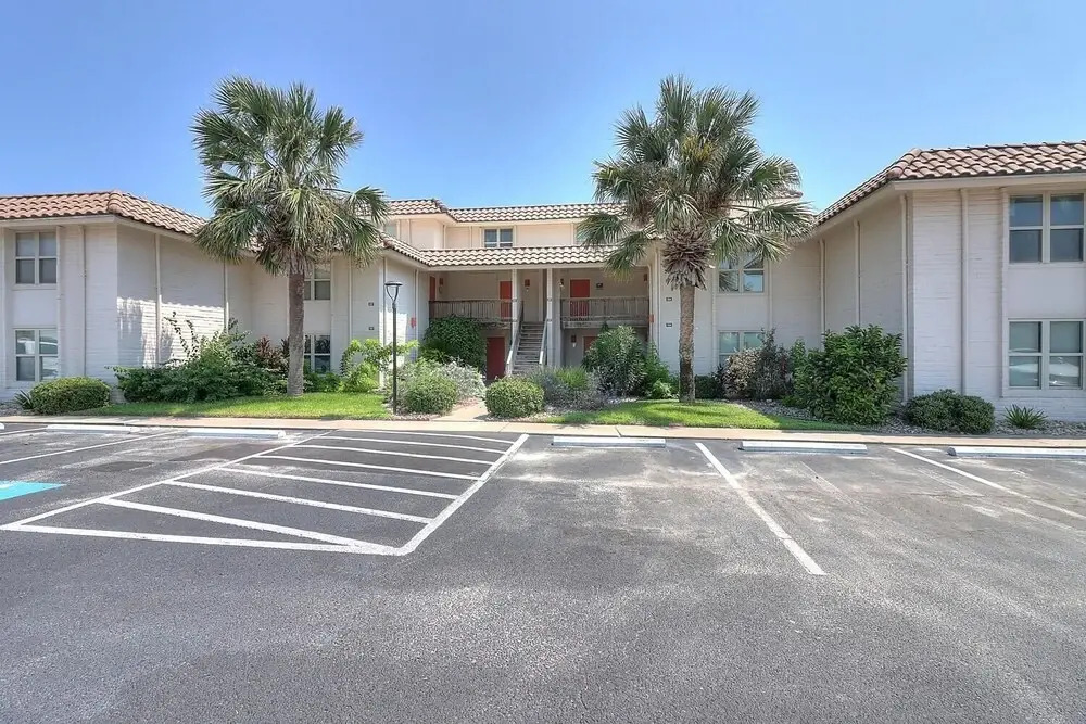 Sunny Beaches 3 Bedroom Condo by RedAwning
