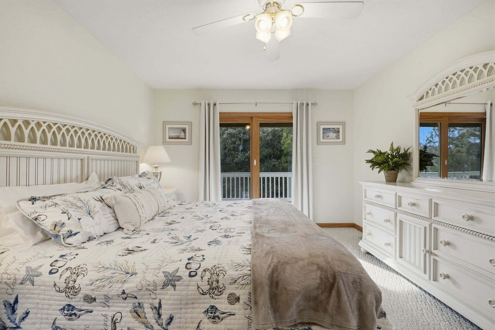 Golf & Surf 7BR: Private Pool, 5 Min to Beach