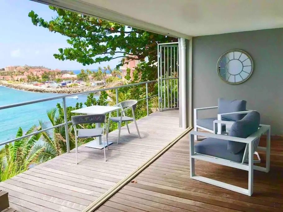 Blue grand view studio with infinity pool