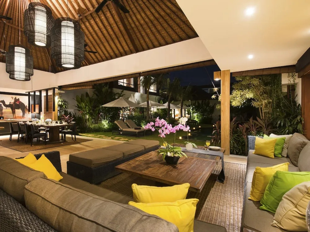 Villa Anam, 10 Bedrooms Private Villa in Seminyak