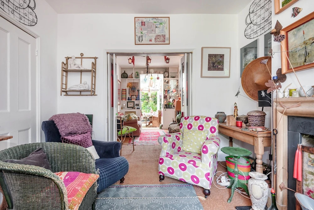 Enchanting Hammersmith Home Close to Shepherds Bush by Underthedoormat