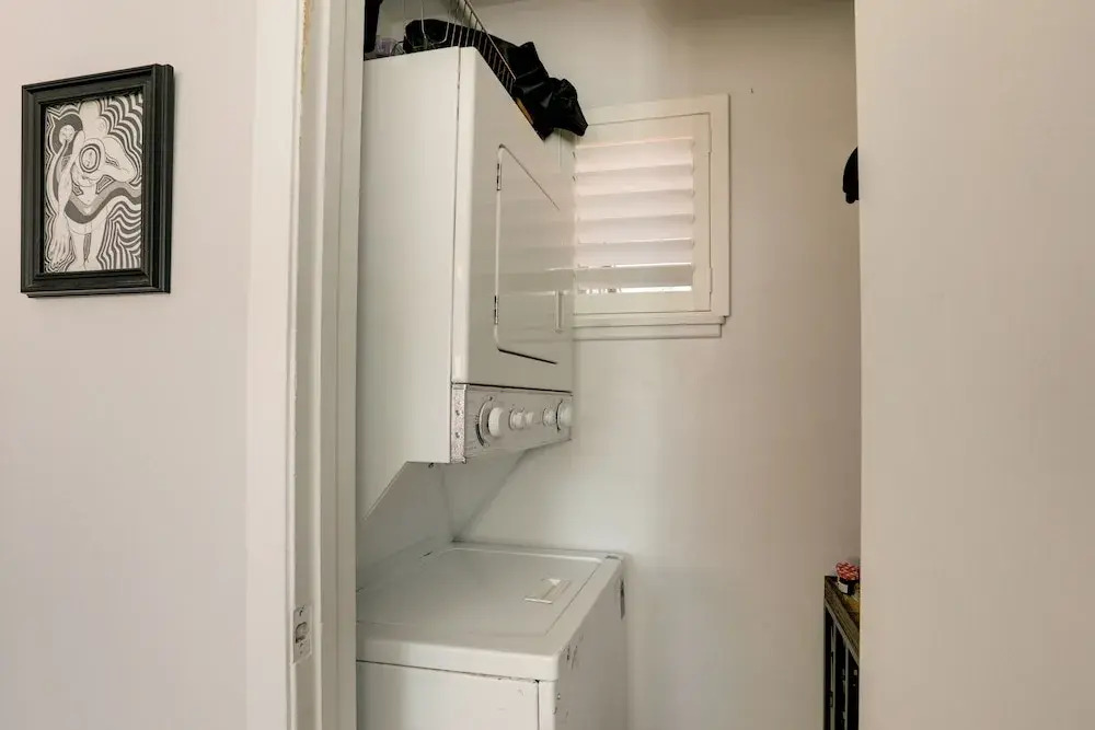 Hot Tub & Grill: Pet-friendly Apt, Walk to Midtown