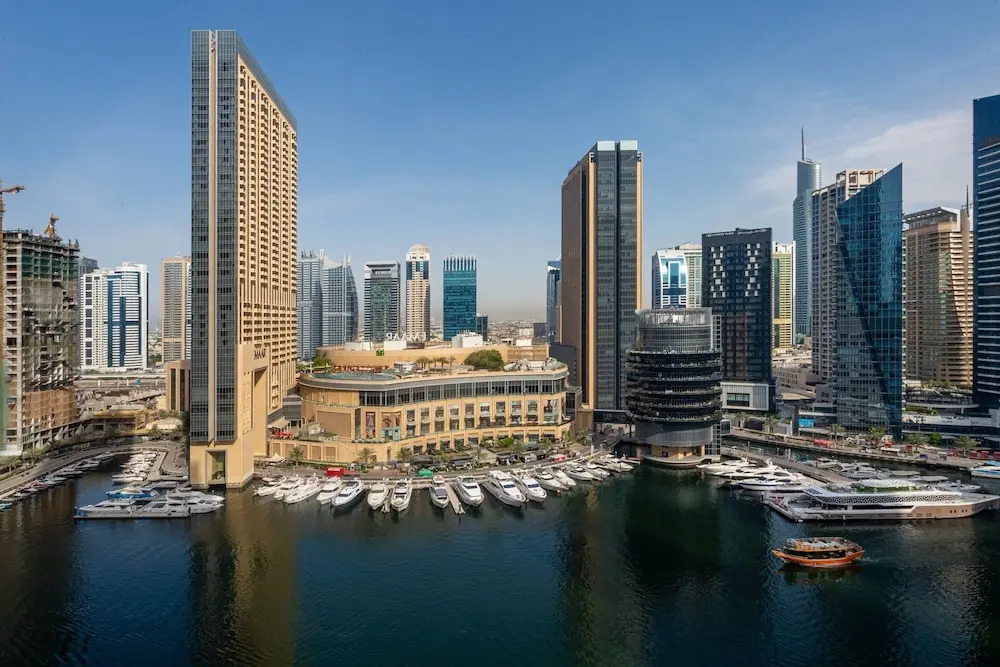 Modern Studio w/ Incredible Marina Views!