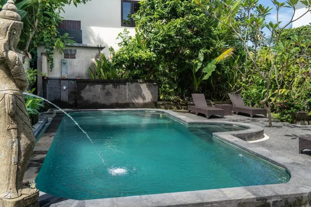 Adi Santia Bungalows