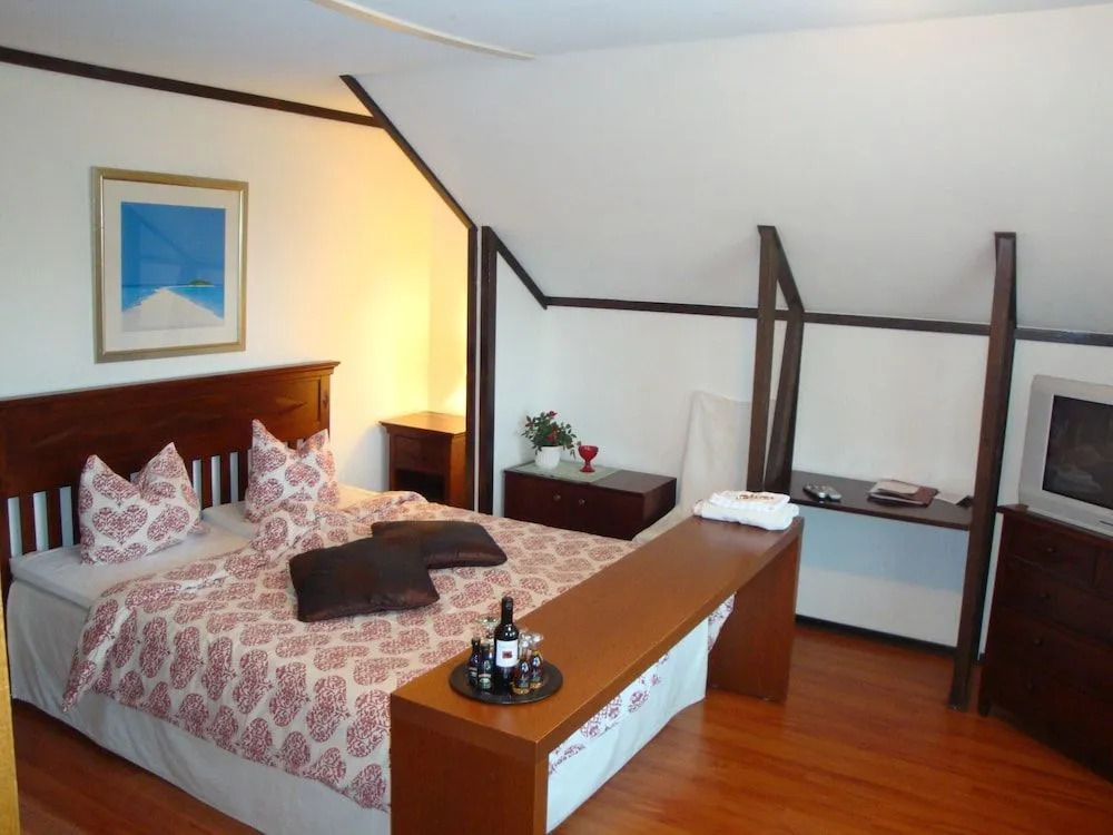 Cronins Guesthouse Bed & Breakfast
