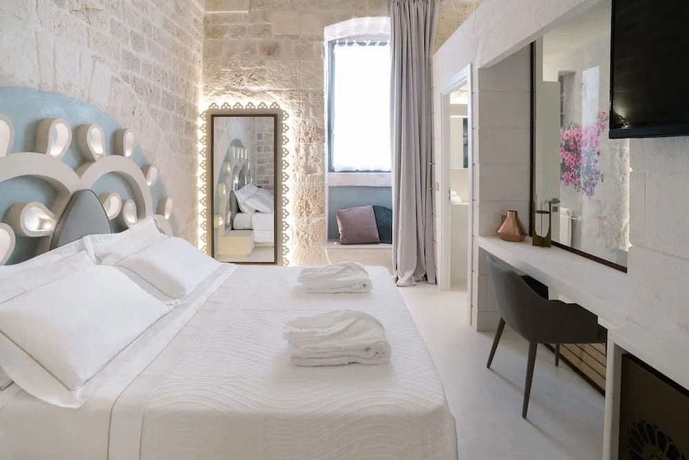 Vico Bianco Raro Smart Rooms Collection