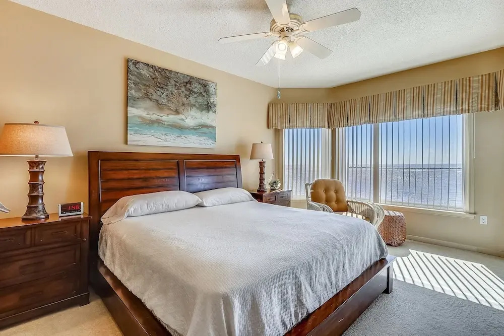 Waterview Yacht Club 532 is a 3 BR with Stunning views of the Pass by RedAwning