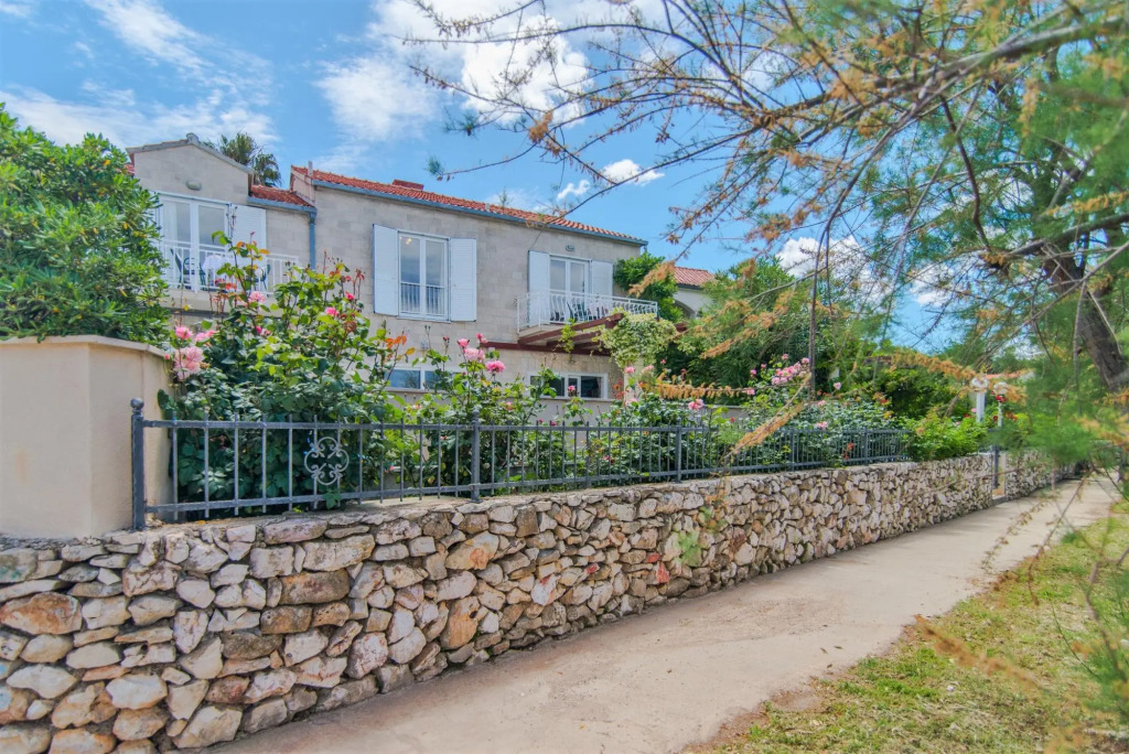 Mirca in Supetar With 7 Bedrooms and 6 Bathrooms