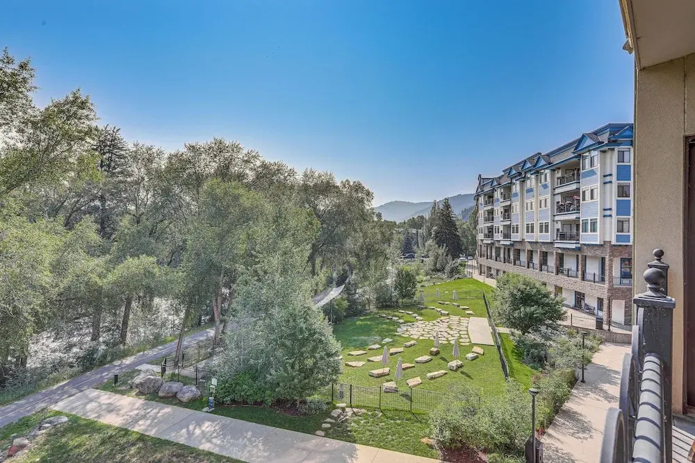 Expansive Edwards Condo on Main Street w/ Views!