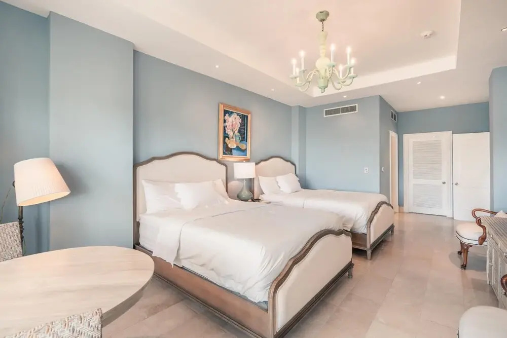Relax at This Majestic Beachfront Apt at Aquamarina