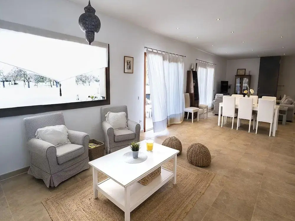Spacious Villa With Games Area