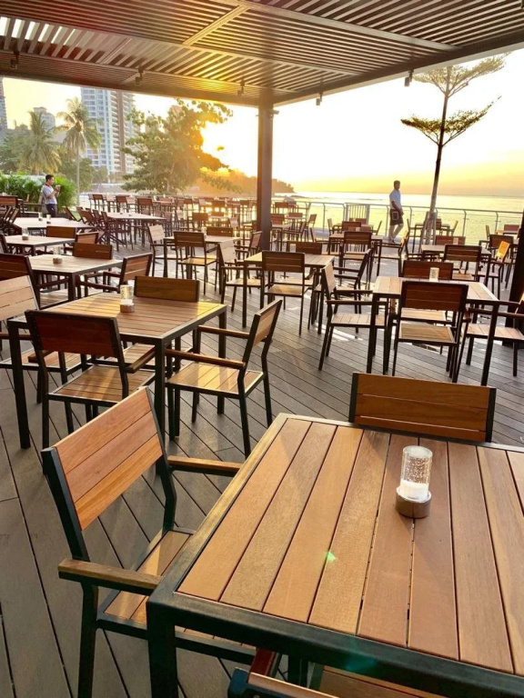 Hompton Hotel by the Beach