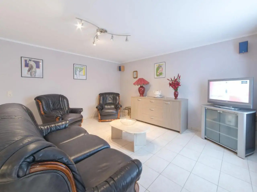 Holiday Home Vissershuisje 9-21 with parking by Interhome