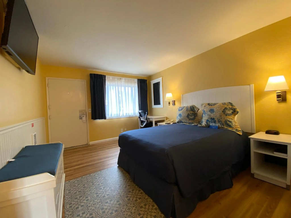 Monterey Bay Lodge
