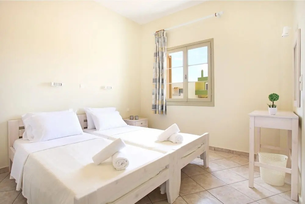 Theodosia apt Swim sunbathe beachfront