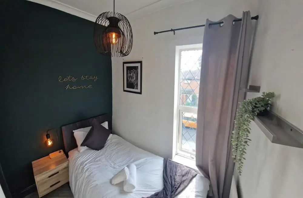 Charming 4-bed House in Wednesbury