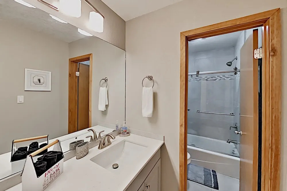 Lakeside Gem In Ridge Harbor W/ Resort Amenities 3 Bedroom Home
