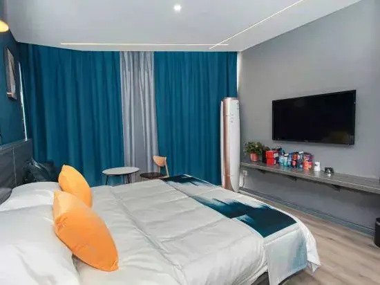 Nanyang Yueke Light Hotel (Wolong Bridge)