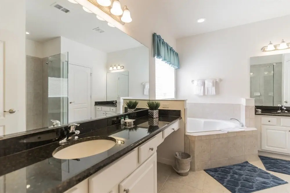 Lovely 6 Bedroom Home in the Solterra Community - 518