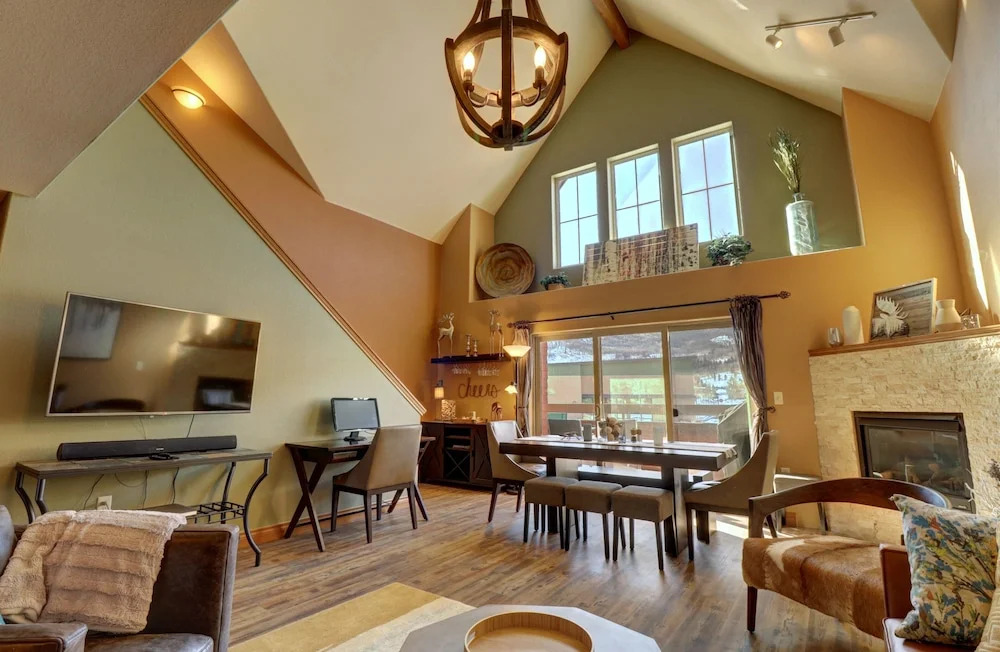 E8 Drake Landing 2br + Loft 2 Bedroom Condo by RedAwning