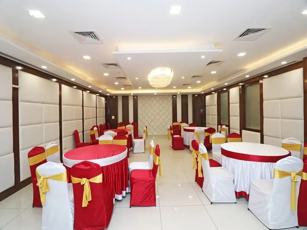 OYO 25076 Omang Hotel