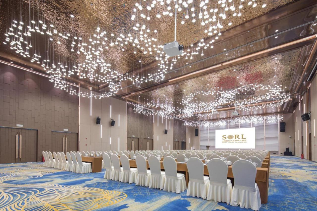 Auto City Ruili Hotel