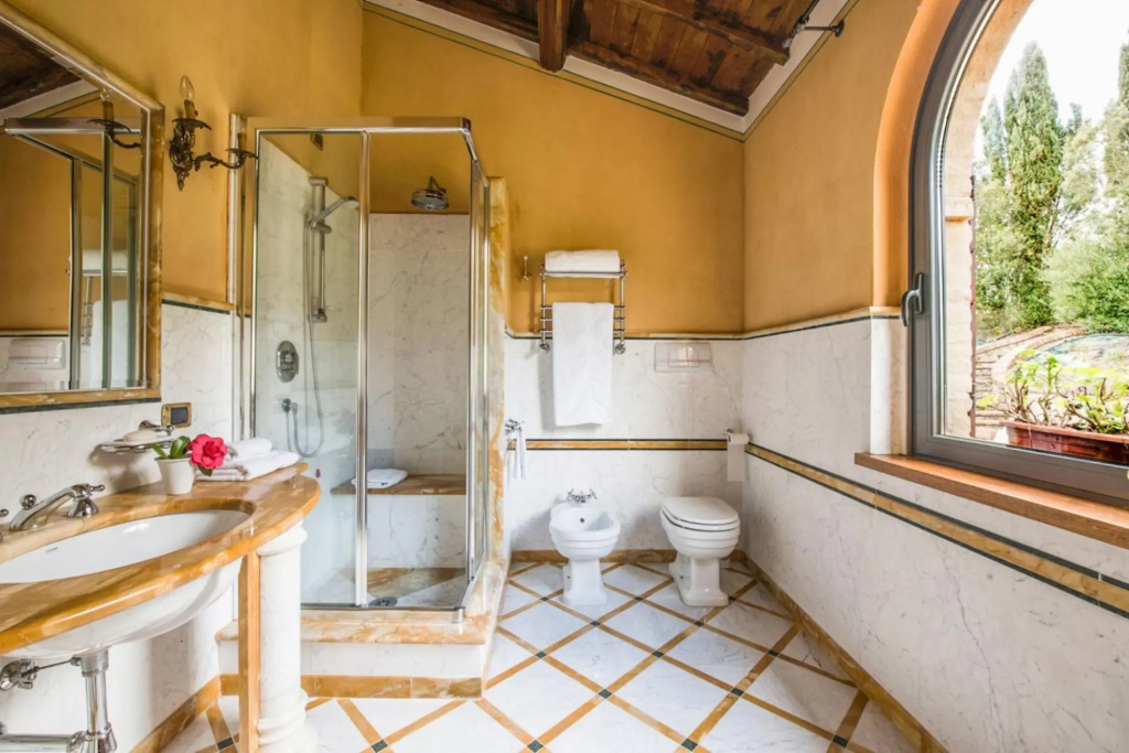 Independent Villa up to 18 Guests Pool Tennis Fitness and Wellness Area -villa Giuncheto