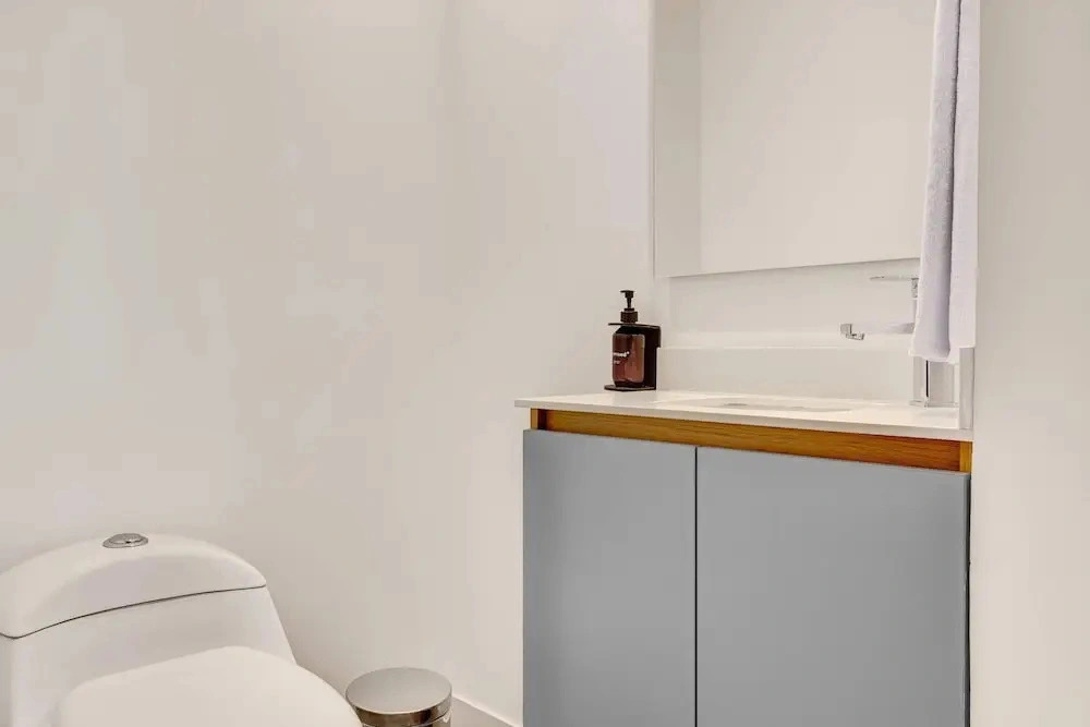 w Lovely Loft w Balcony in Santa B Rbara