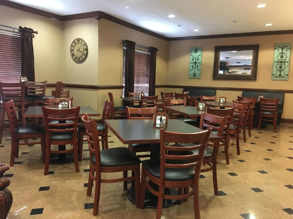 Mountain Inn & Suites Flat Rock