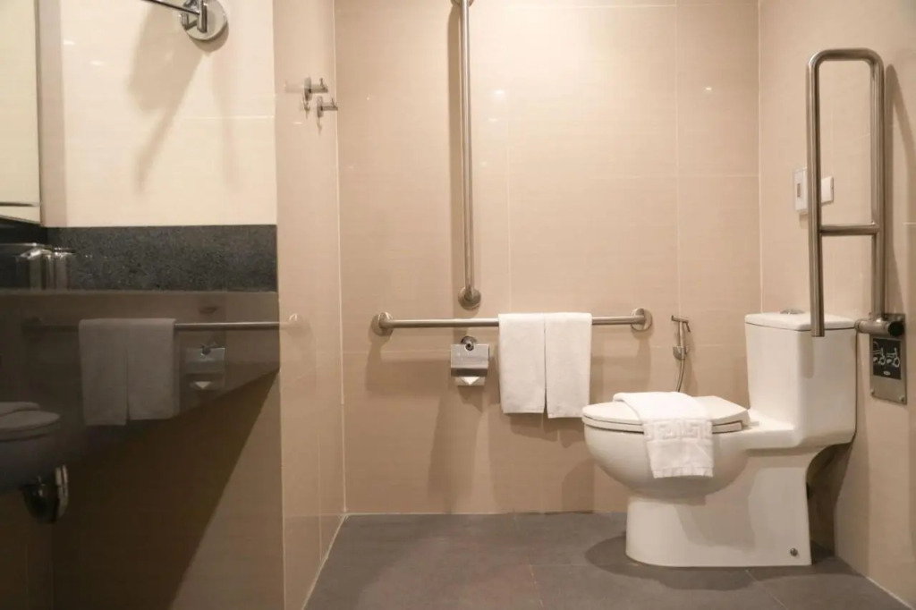 MCollection - Stay Across NAIA Terminal 3 in Newport City