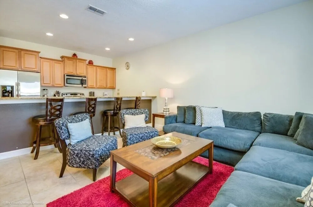 8962cuban 4 Bedroom Townhouse