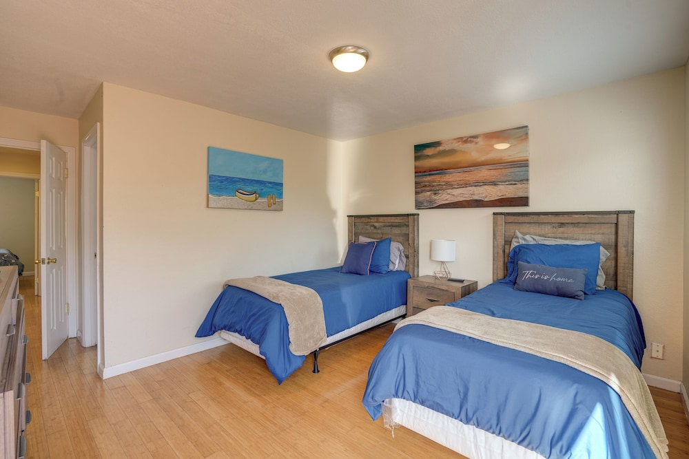 Vallejo Home w/ Spacious Deck, Hot Tub & Views