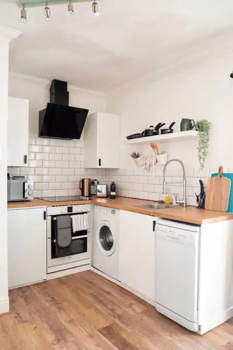 Penarth/Cardiff Bay: Deluxe Flat: 10 Mins to City!