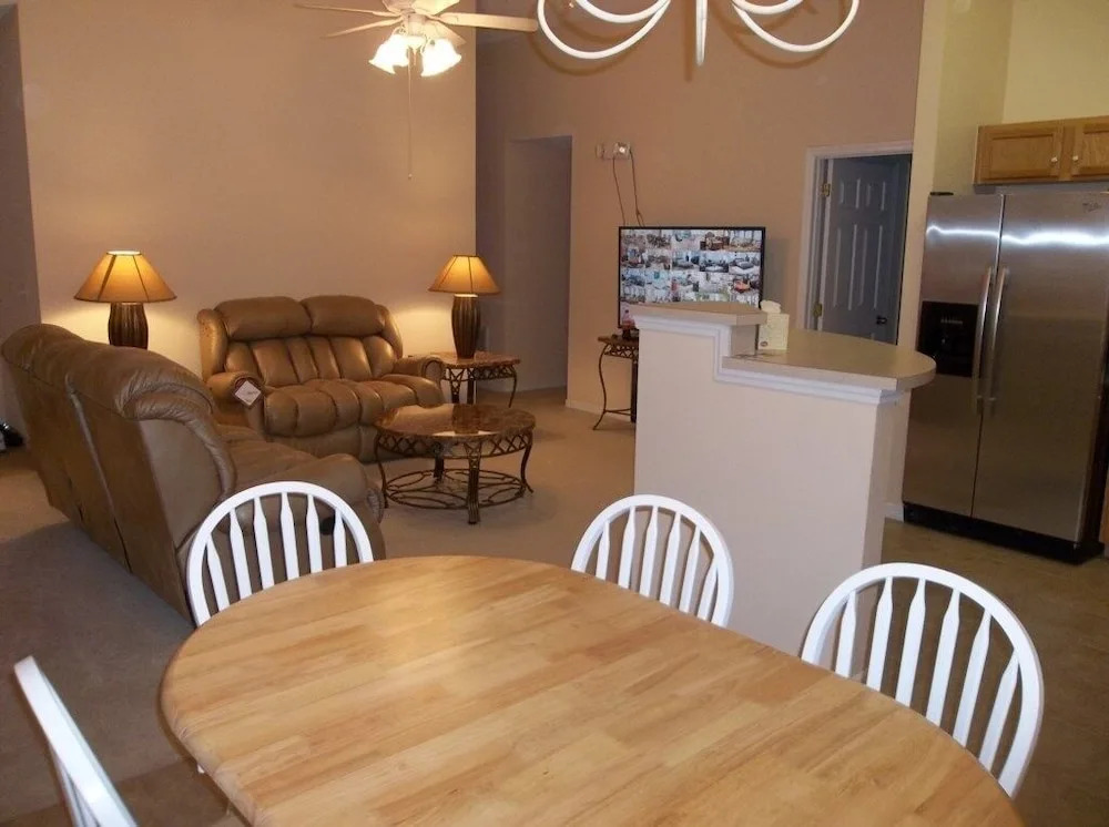 Southern Beauty With Private Pool 3 Bedroom Home