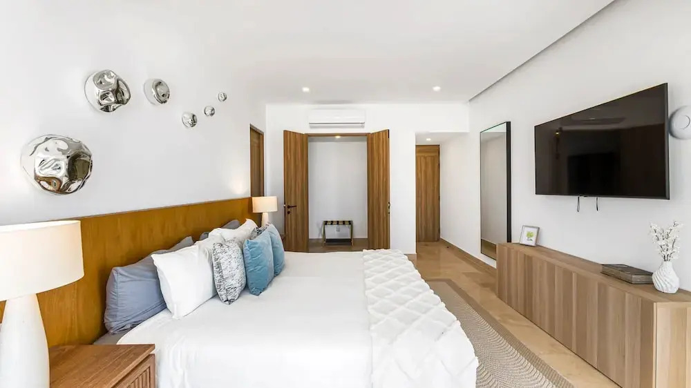 3BR with Private Pool on the Ocean